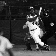 Hank Aaron Breaks Home Run Record